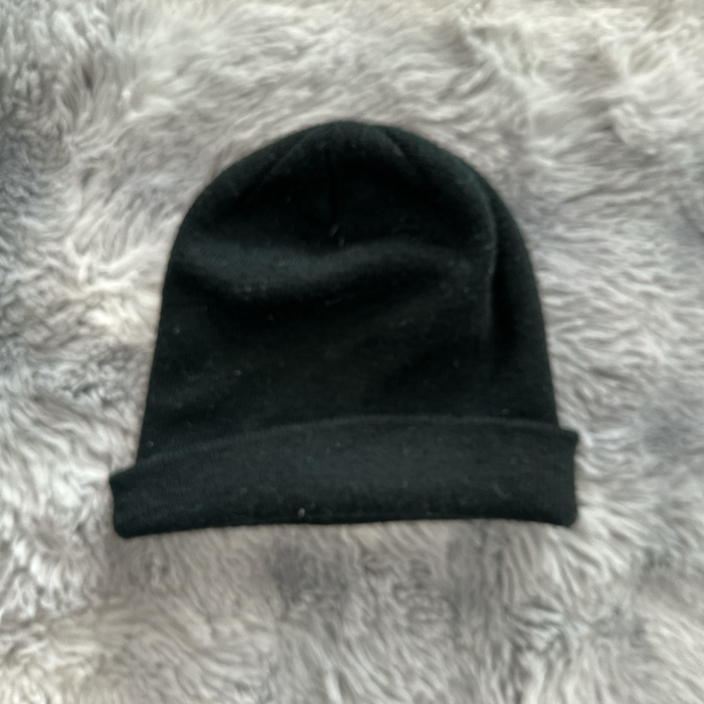 IZM Deadstock Rare Black Beanie with Logo Patch - Picture 2 of 2